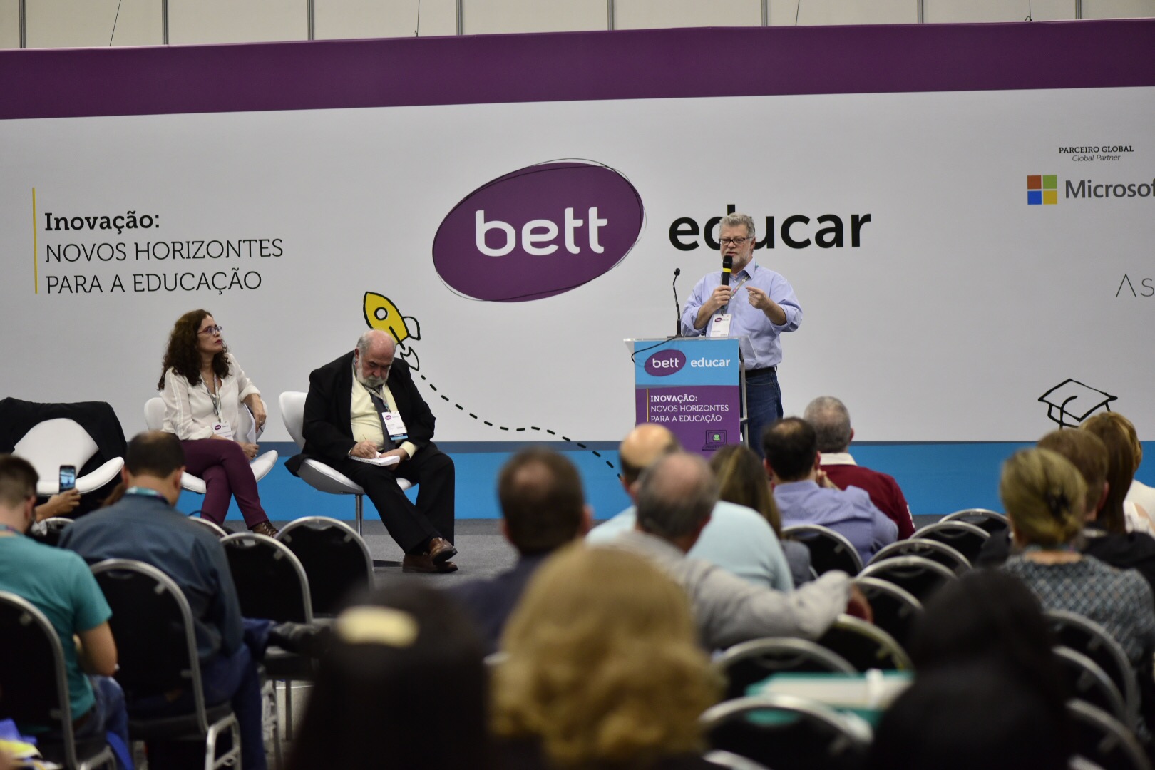 Jornalistas debatem a cobertura educacional durante o evento Bett Educar (Crédito: Gustavo Morita)
