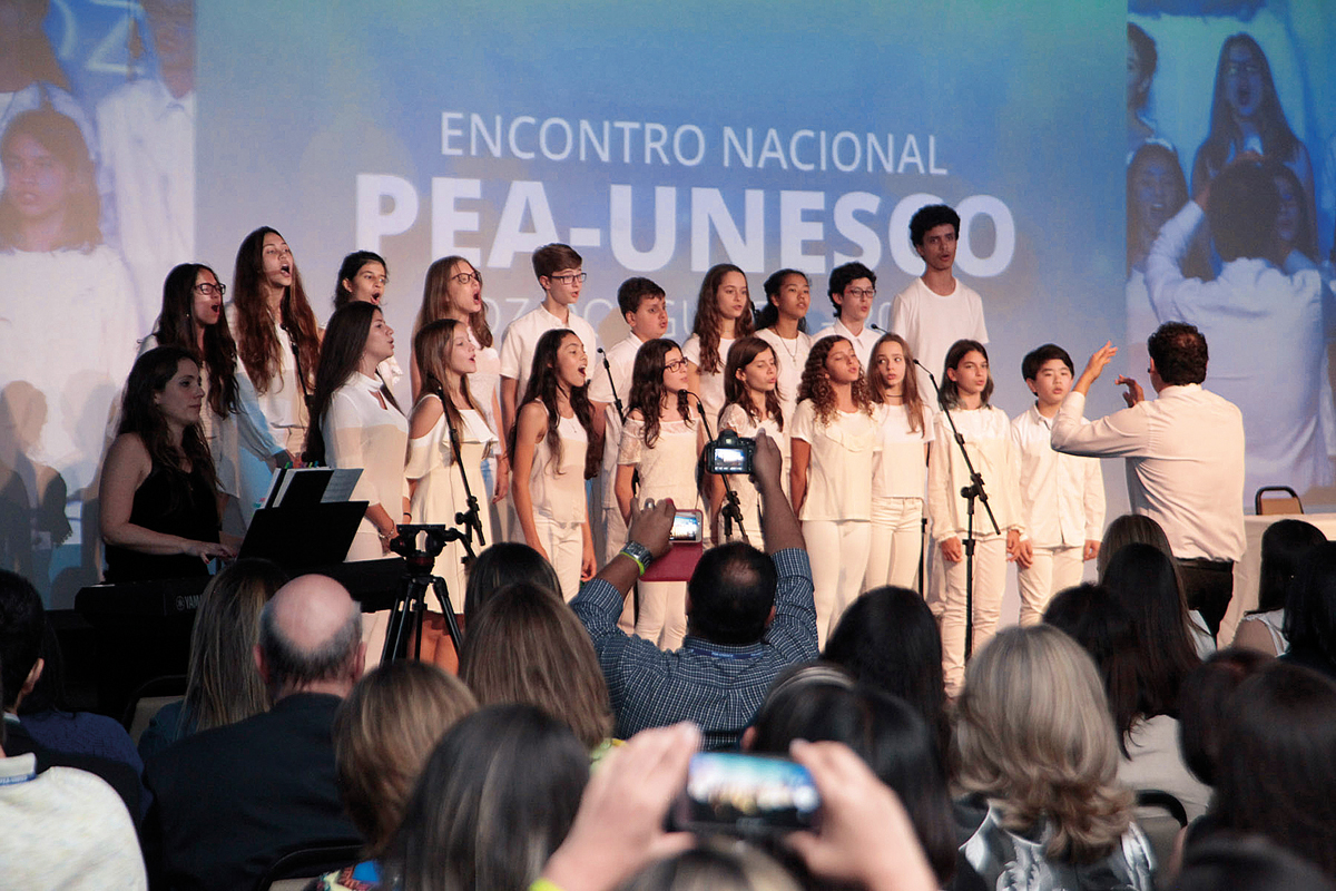 Coral do Colégio Benjamin Constant, escola alemã de São Paulo: canto para a paz. (Crédito: Divulgação)