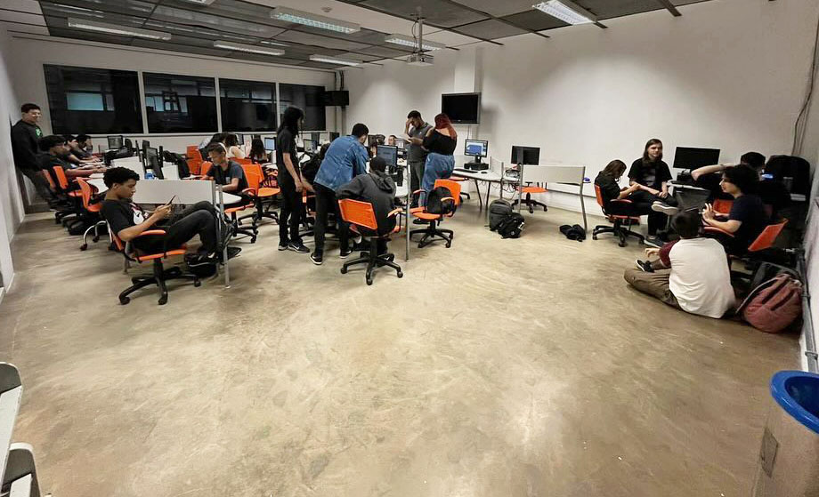 Revista Educação Programa NAVE reformula currículo visando o mercado