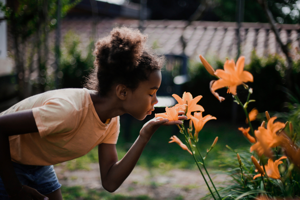 Verdadeira inclusão escolar ocorre quando proporcionamos a todos os alunos a oportunidade de aprender usando todas as ferramentas e sentidos disponíveis (Foto: Shutterstock)