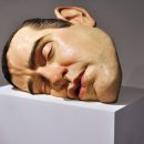 A arte hiper-realista de Ron Mueck