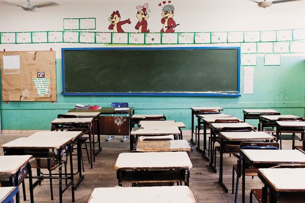Estudantes de escolas públicas na América Latina perdem um dia de aula por semana