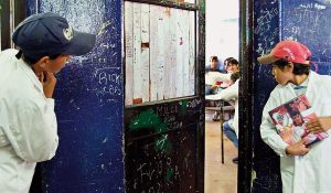 Província de Buenos Aires, maior rede pública da Argentina, adota medidas polêmicas para inclusão de estudantes na escola primária