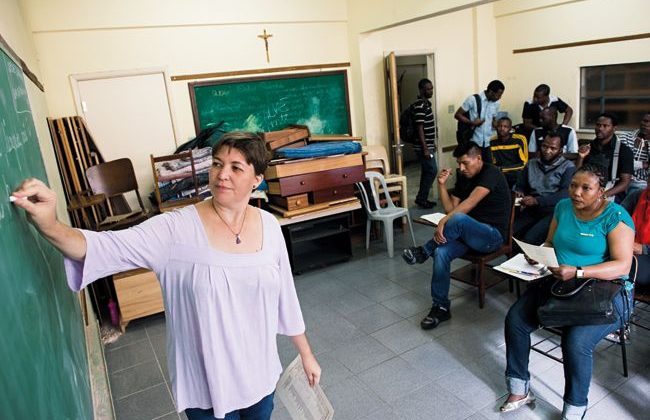 Quem são os professores voluntários de língua portuguesa para refugiados