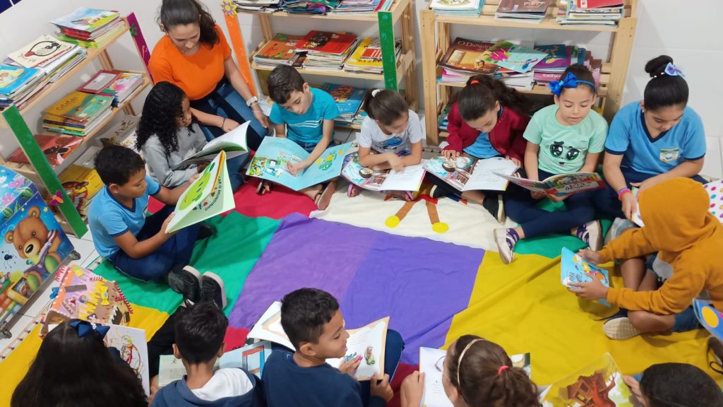 Cada vez menos pessoas têm a escola como referência em leitura