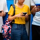 celular na escola - foto shutterstock