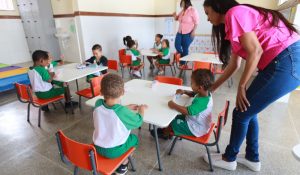 Lencois,,Bahia,,Brazil,-,June,1,,2024:,Children,Are,Seen