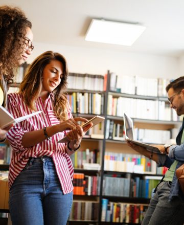 Group,Of,Students,Study,At,Library.,Learning,And,Preparing,For