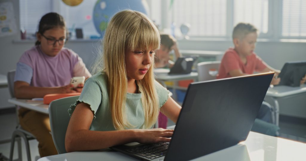 A escola está preparada para ensinar pensamento crítico na era dos algoritmos?