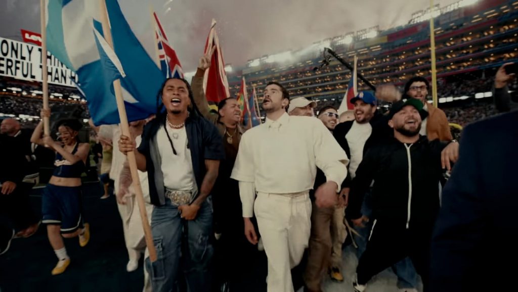 O que Bad Bunny, no Super Bowl, sugere às salas de aula