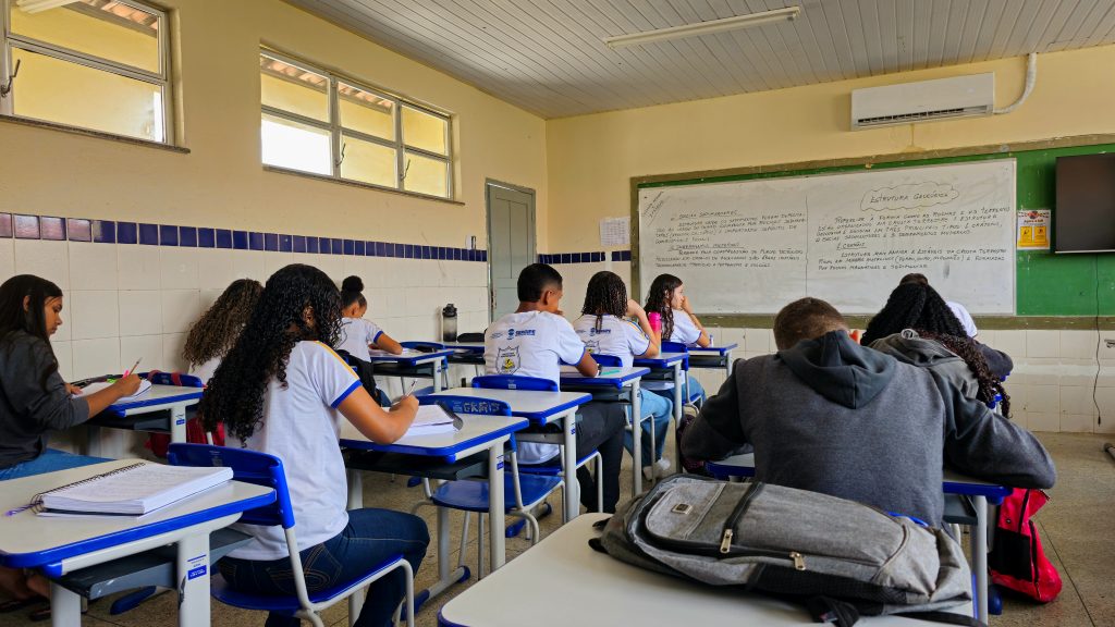 Censo 2025 indica melhora no desempenho educacional do país