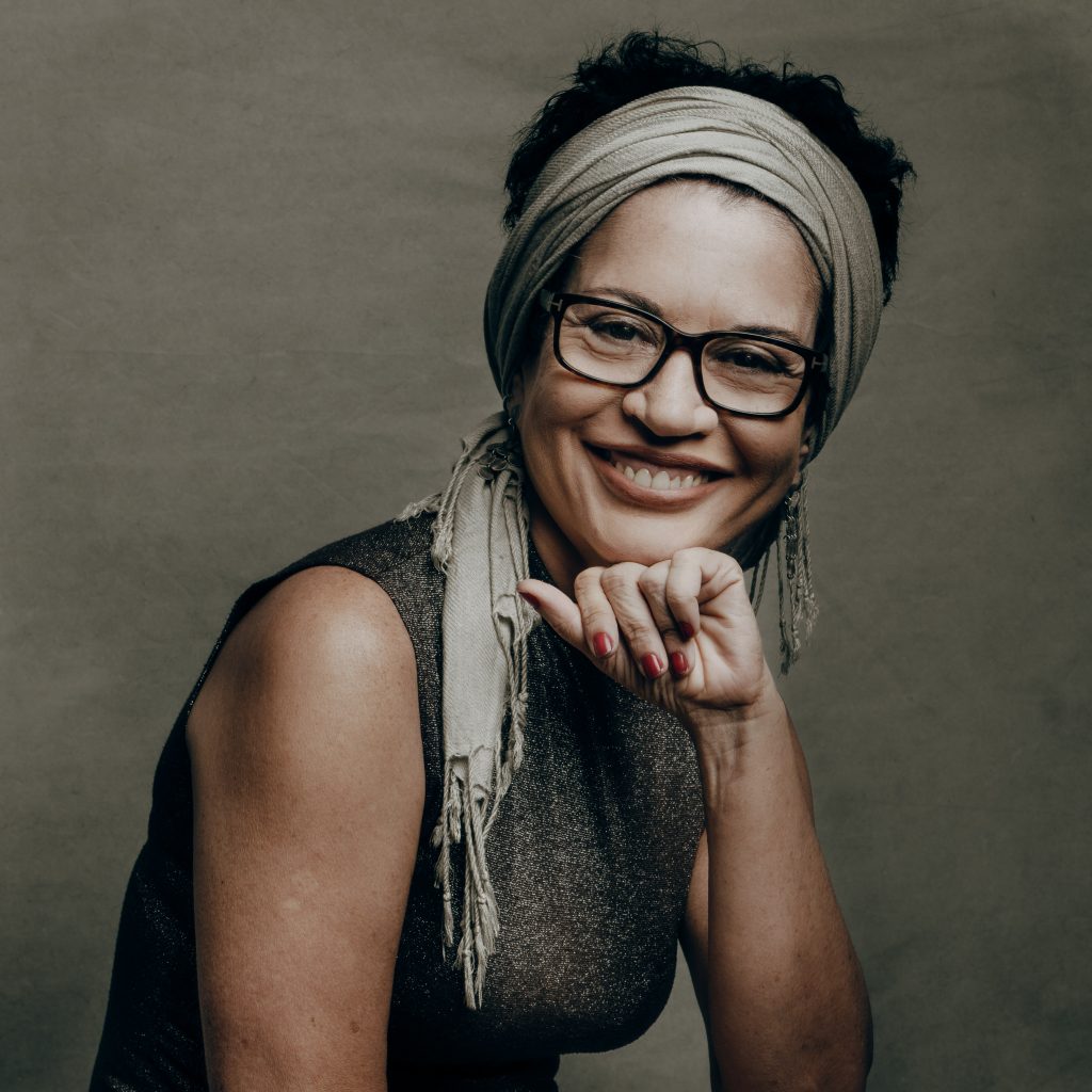 IA fornece a base; professor a transforma em afeto, diz Viviane Mosé