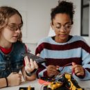 High,School,Students,Working,On,Robotics,Project,,Using,Online,Ai