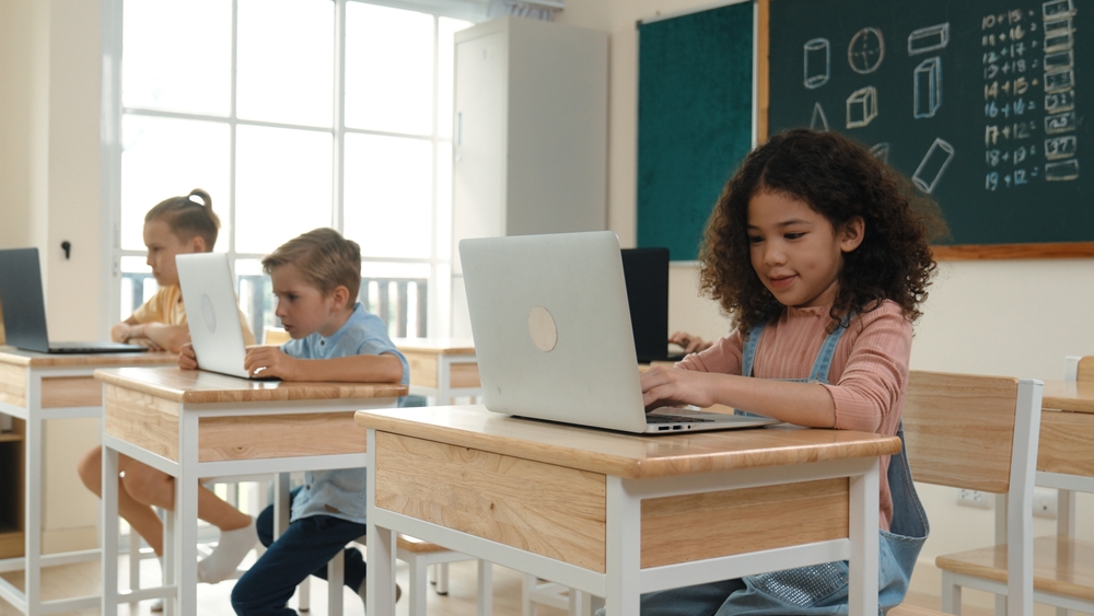 IA na escola: 70% no médio, 15% e 39% no fundamental