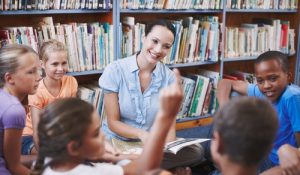 Storytelling,,Teacher,Or,Student,With,Questions,In,A,Classroom,Or