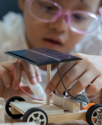 A,Young,Girl,Is,Building,A,Solar,Car,Out,Of