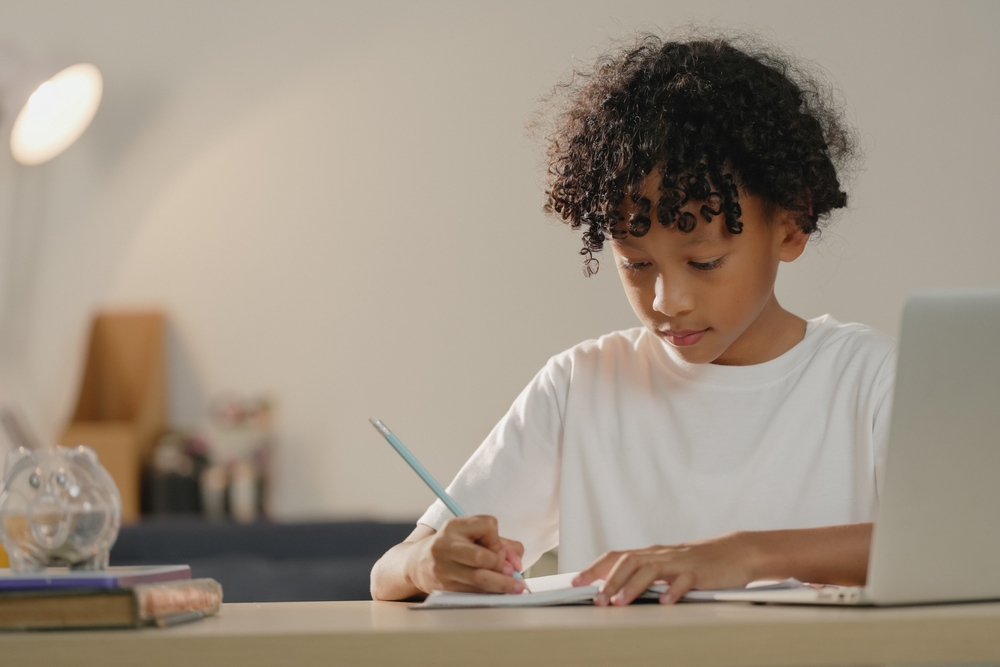 E se o maior desafio da educação digital não for tecnológico?